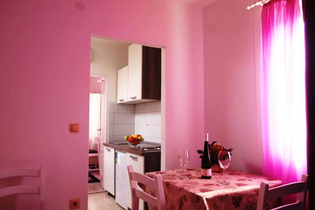 Apartment Old Town Макарска Стая снимка